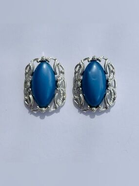 Sarah Coventry | Blue Cabochon Clip On Earrings | Vintage Silver Tone